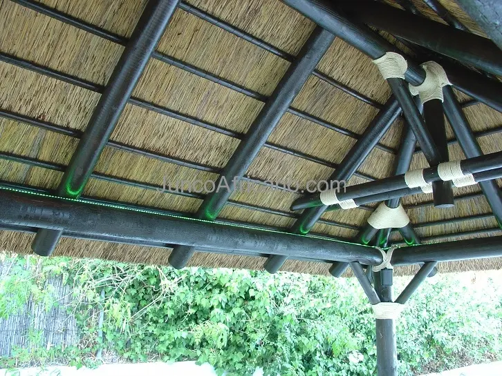 Detalle de un paño de la cubierta de junco africano